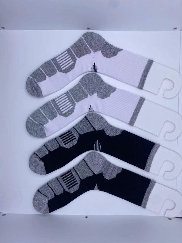 Six Pairs Of Unisex Basketball Mid-calf Socks. They Are Durable, Breathable And Comfortable, Suitable For Every Game, With Terry Cloth Soles For Shock Absorption. - Image 6