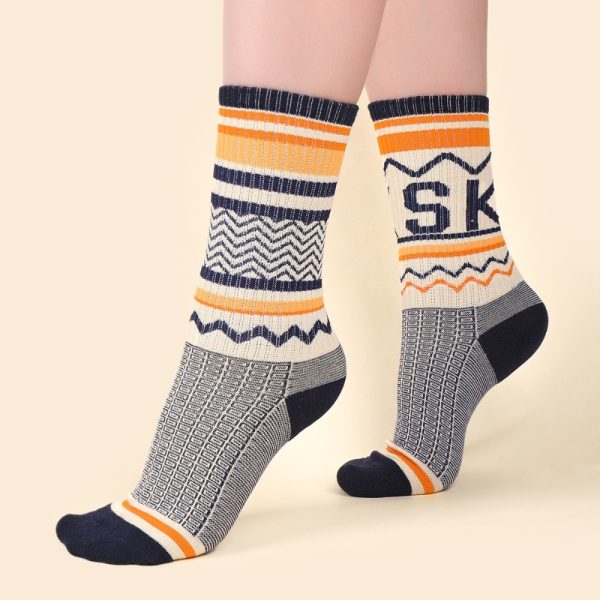 Six Pairs Of Men's And Women's Fashionable Socks With Letter Patterns - Offering Fashion And Comfort For Daily Wear And Suitable For All Four Seasons. - Image 8