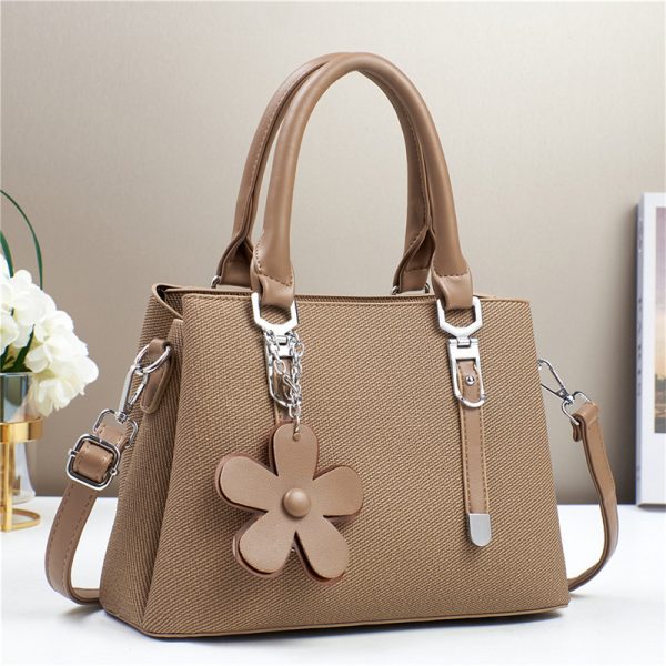 Personalized Western Style Large Capacity Exquisite Accessories Shoulder Messenger Bag - Image 8