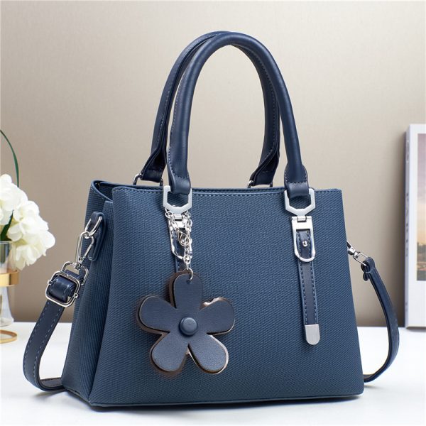 Personalized Western Style Large Capacity Exquisite Accessories Shoulder Messenger Bag - Image 4