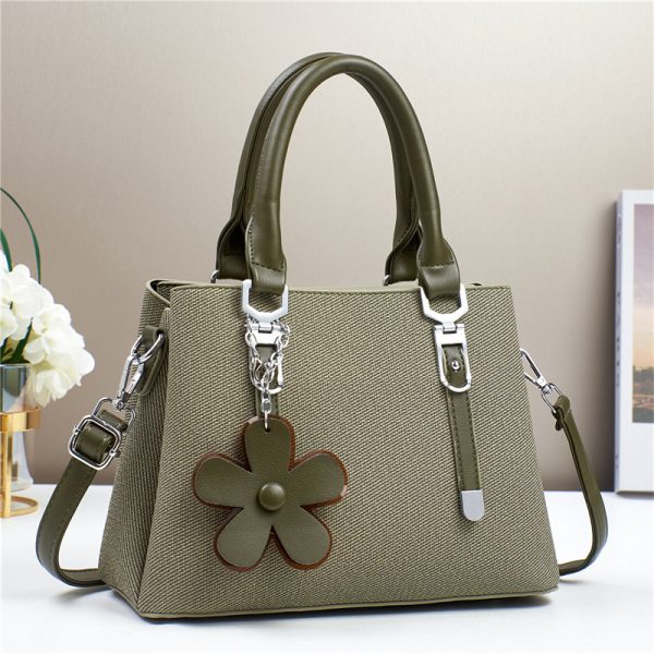 Personalized Western Style Large Capacity Exquisite Accessories Shoulder Messenger Bag - Image 10