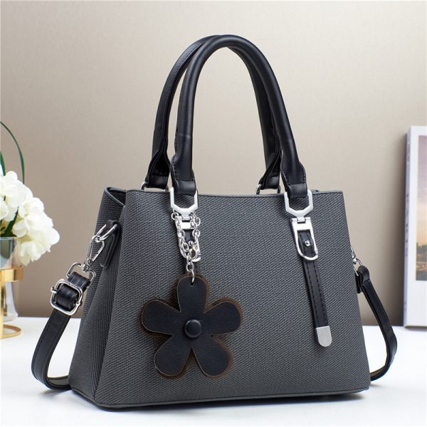 Personalized Western Style Large Capacity Exquisite Accessories Shoulder Messenger Bag - Image 6